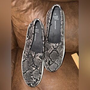 Time and Tru Women's Black and White Snake Print Sneakers